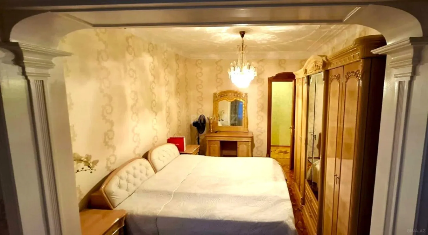 Satılır 5 otaqlı mənzil 140 m²