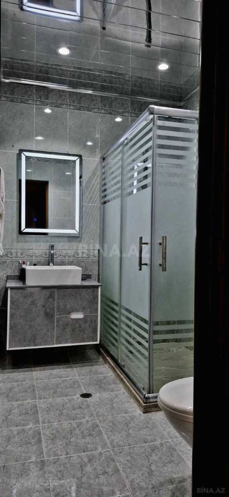 Satılır 5 otaqlı mənzil 140 m²