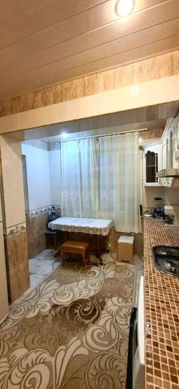 Satılır 5 otaqlı mənzil 140 m²