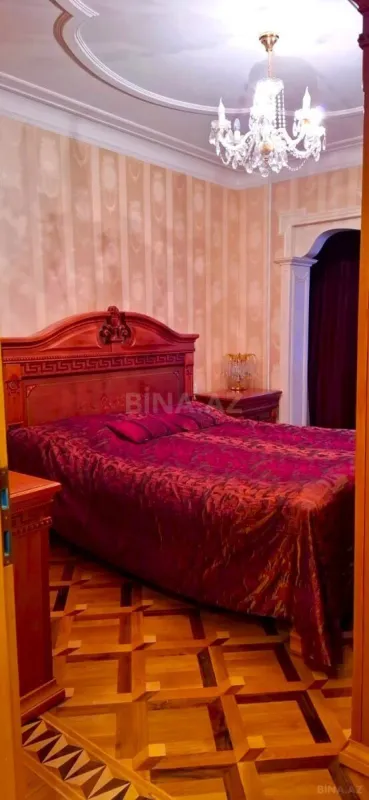 Satılır 5 otaqlı mənzil 140 m²