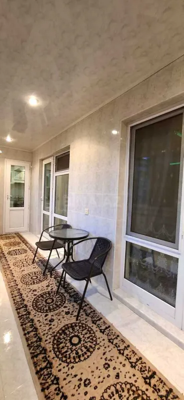 Satılır 5 otaqlı mənzil 140 m²