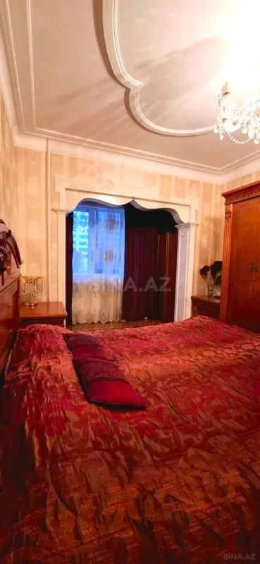 Satılır 5 otaqlı mənzil 140 m²