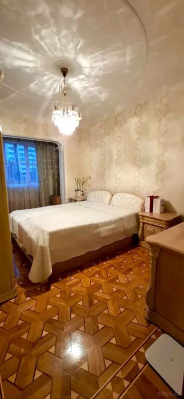 Satılır 5 otaqlı mənzil 140 m²