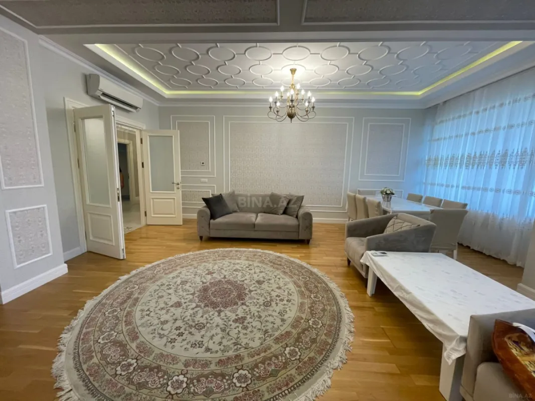Kirayə verilir 4 otaqlı mənzil 200 m²