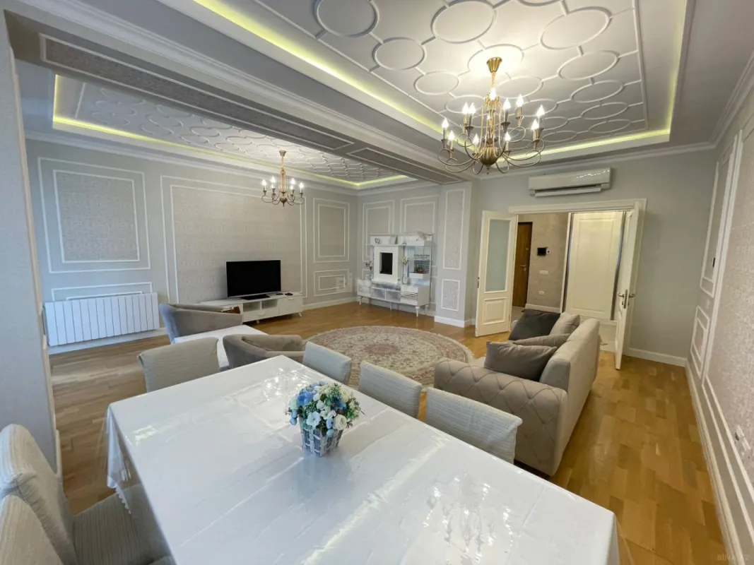 Kirayə verilir 4 otaqlı mənzil 200 m²