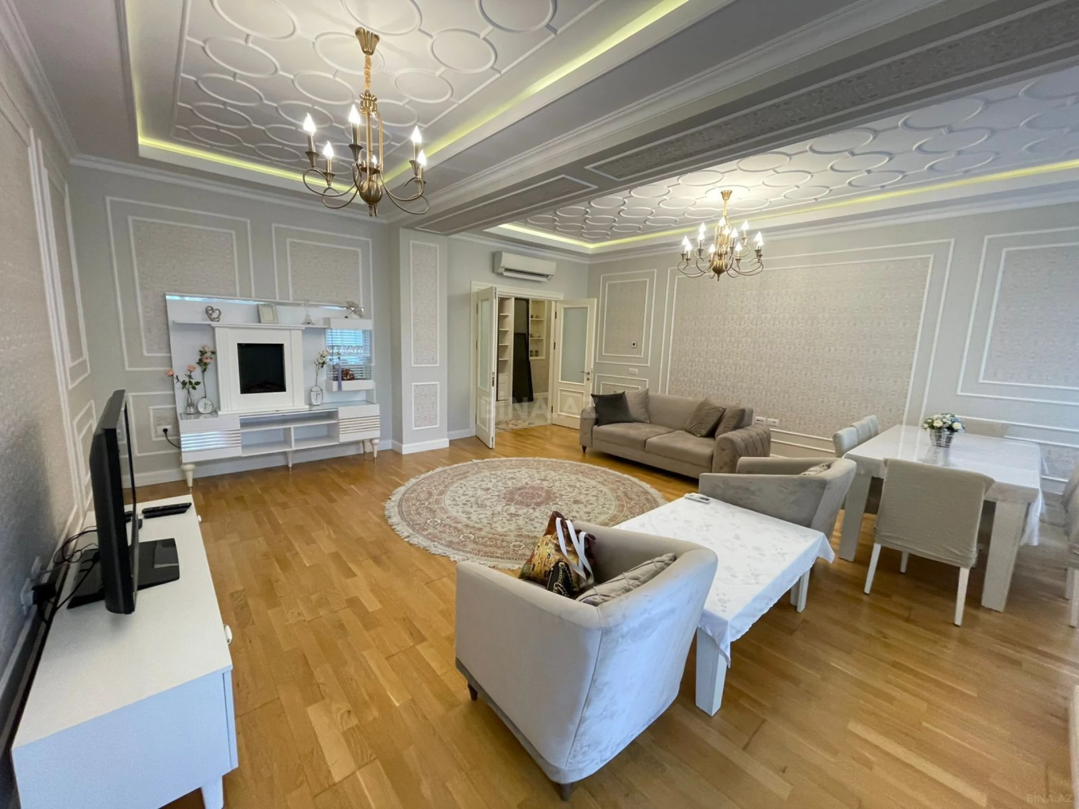 Kirayə verilir 4 otaqlı mənzil 200 m²