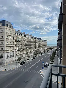 Kirayə verilir 4 otaqlı mənzil 200 m²