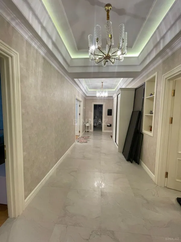 Kirayə verilir 4 otaqlı mənzil 200 m²