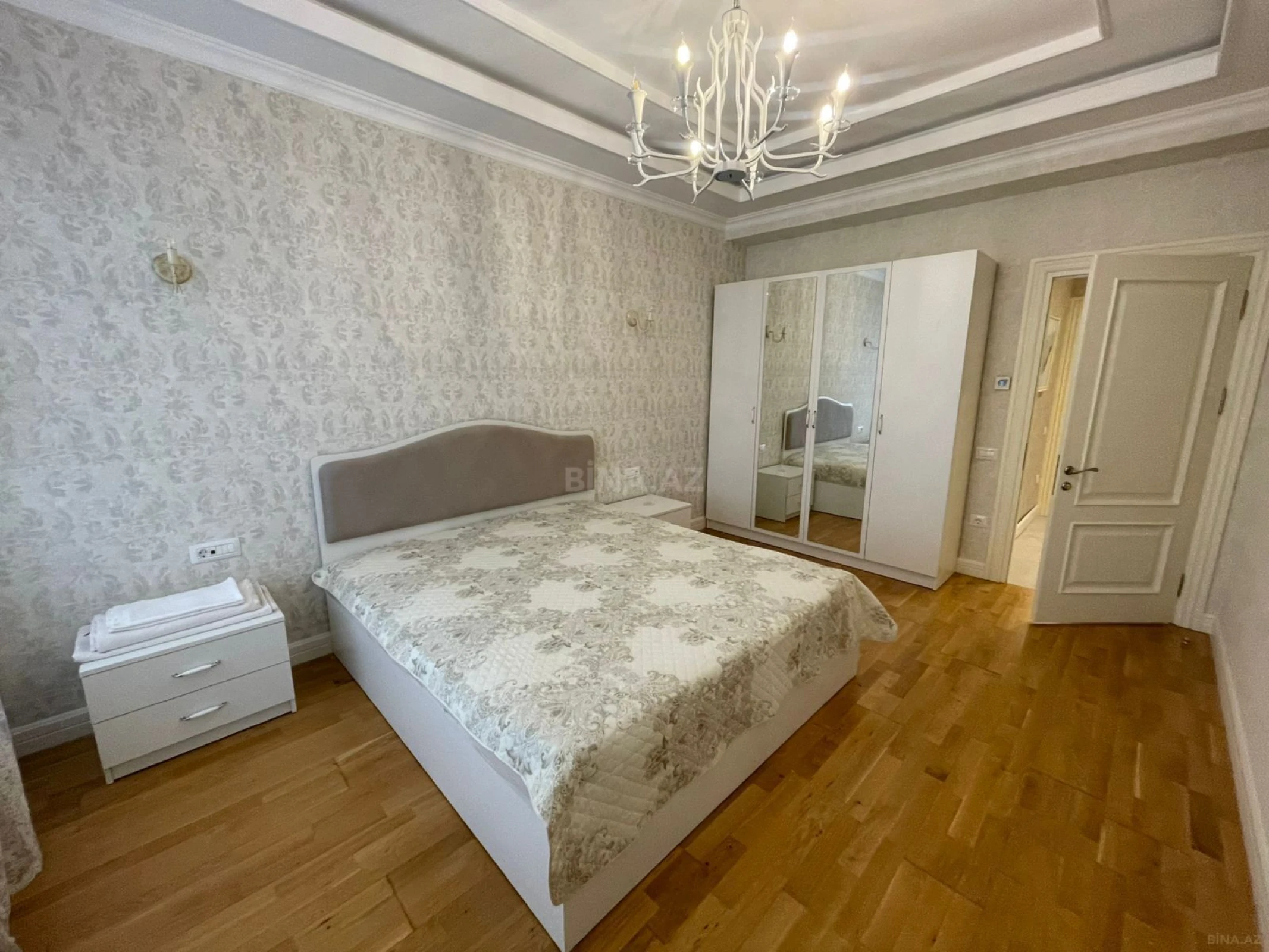 Kirayə verilir 4 otaqlı mənzil 200 m²