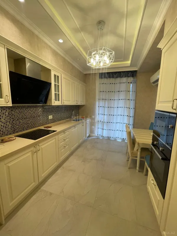 Kirayə verilir 4 otaqlı mənzil 200 m²