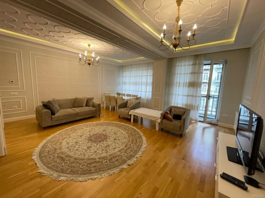 Kirayə verilir 4 otaqlı mənzil 200 m²