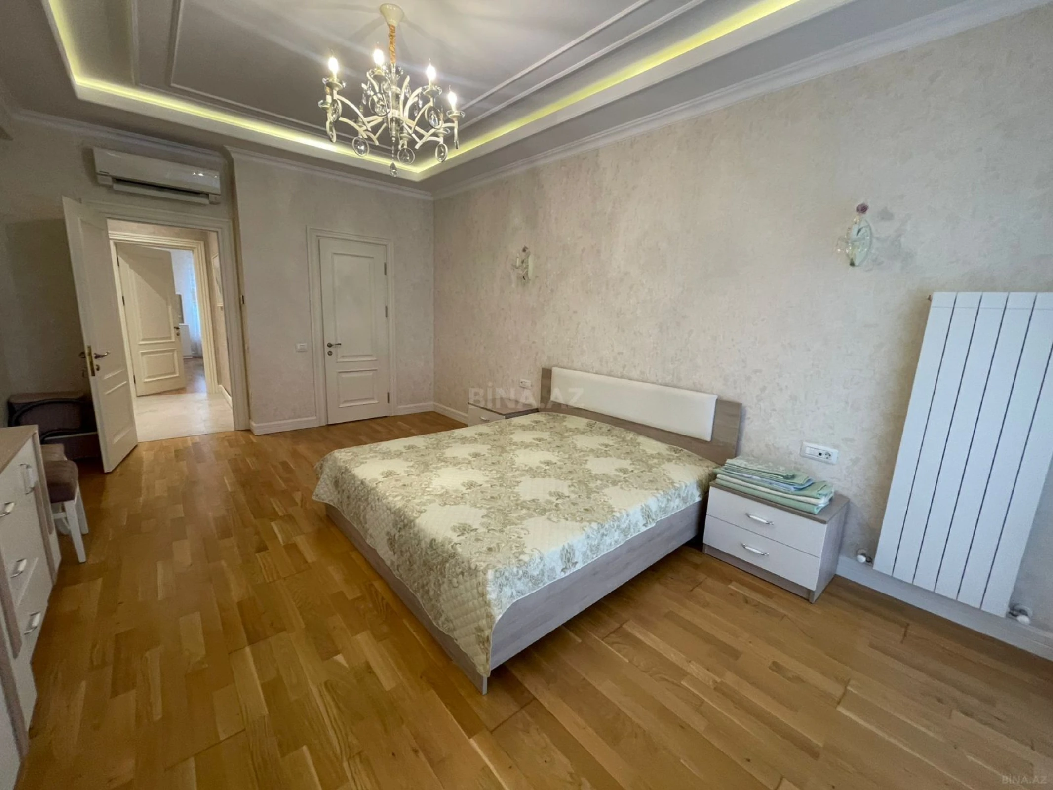 Kirayə verilir 4 otaqlı mənzil 200 m²
