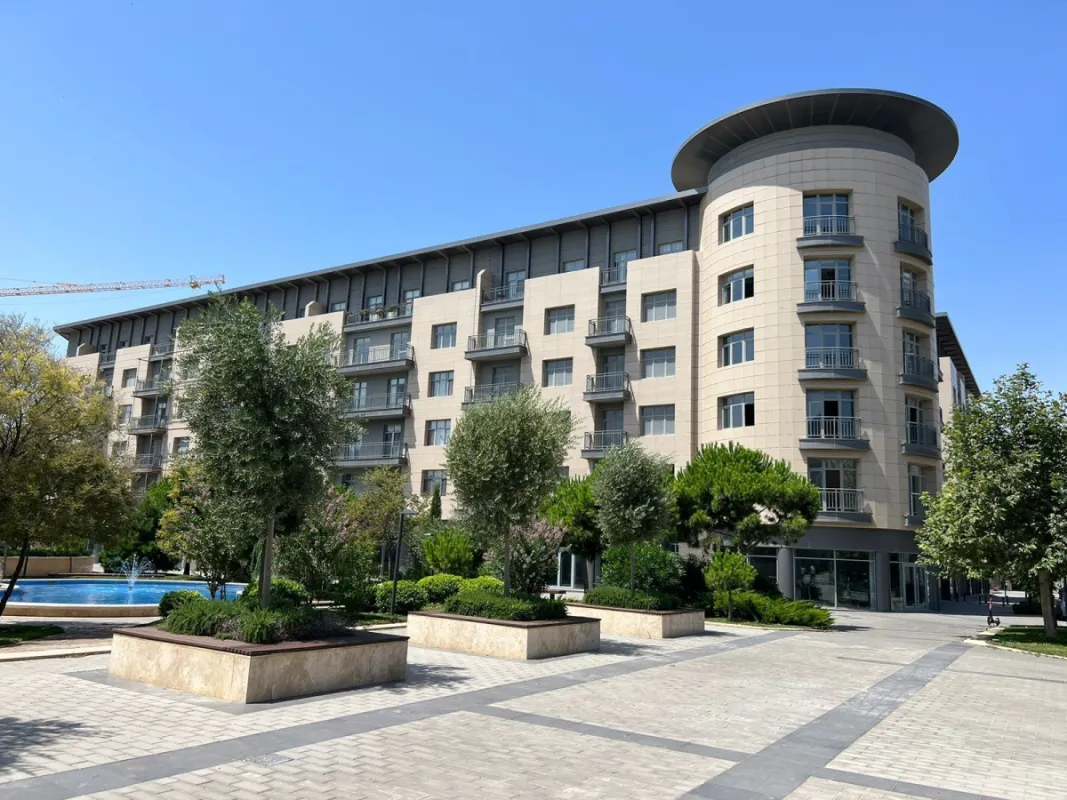 Kirayə verilir 4 otaqlı mənzil 200 m²