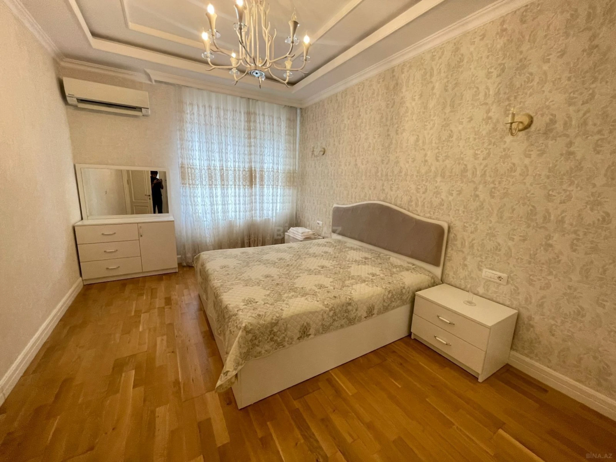 Kirayə verilir 4 otaqlı mənzil 200 m²