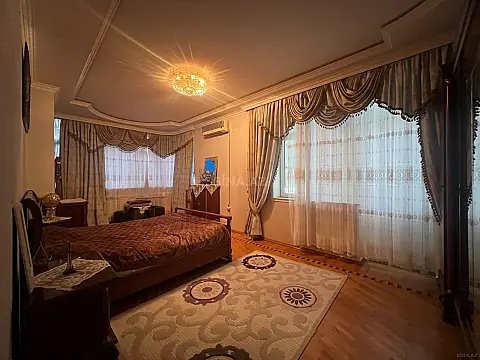 Satılır 3 otaqlı mənzil 135 m²