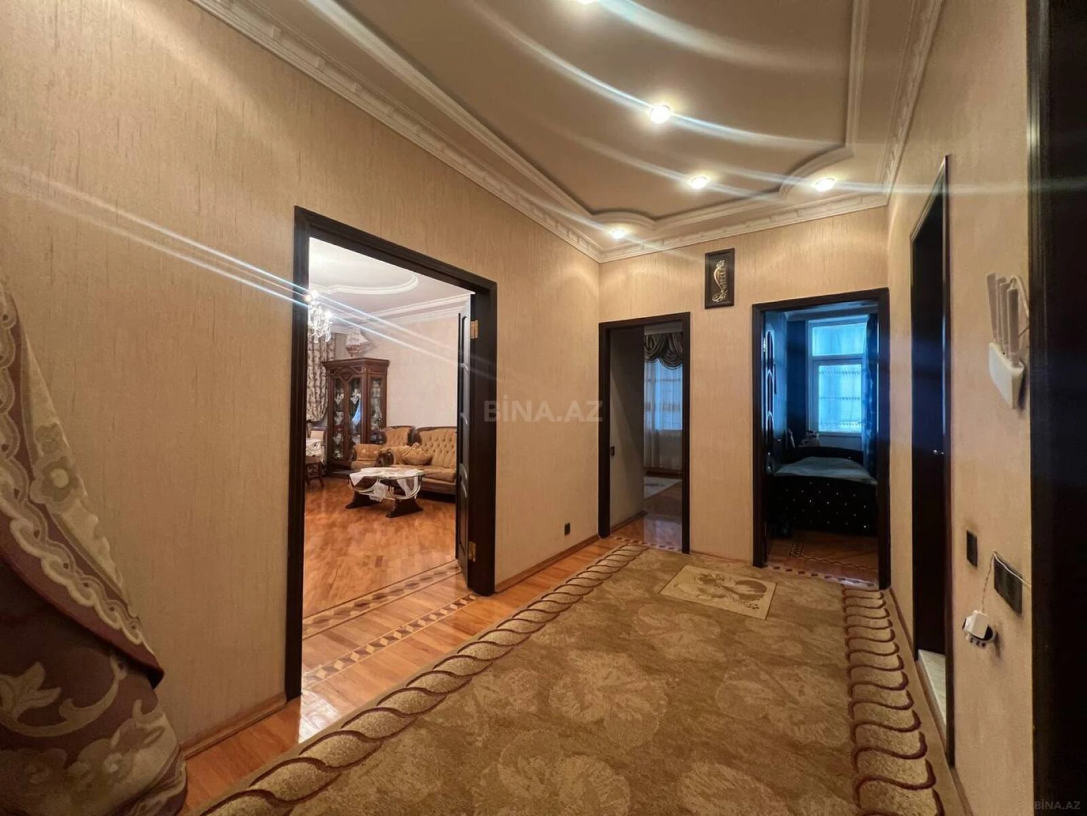 Satılır 3 otaqlı mənzil 135 m²
