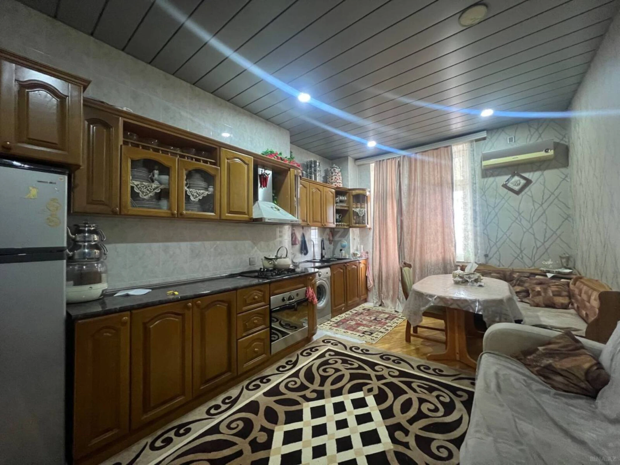 Satılır 3 otaqlı mənzil 135 m²