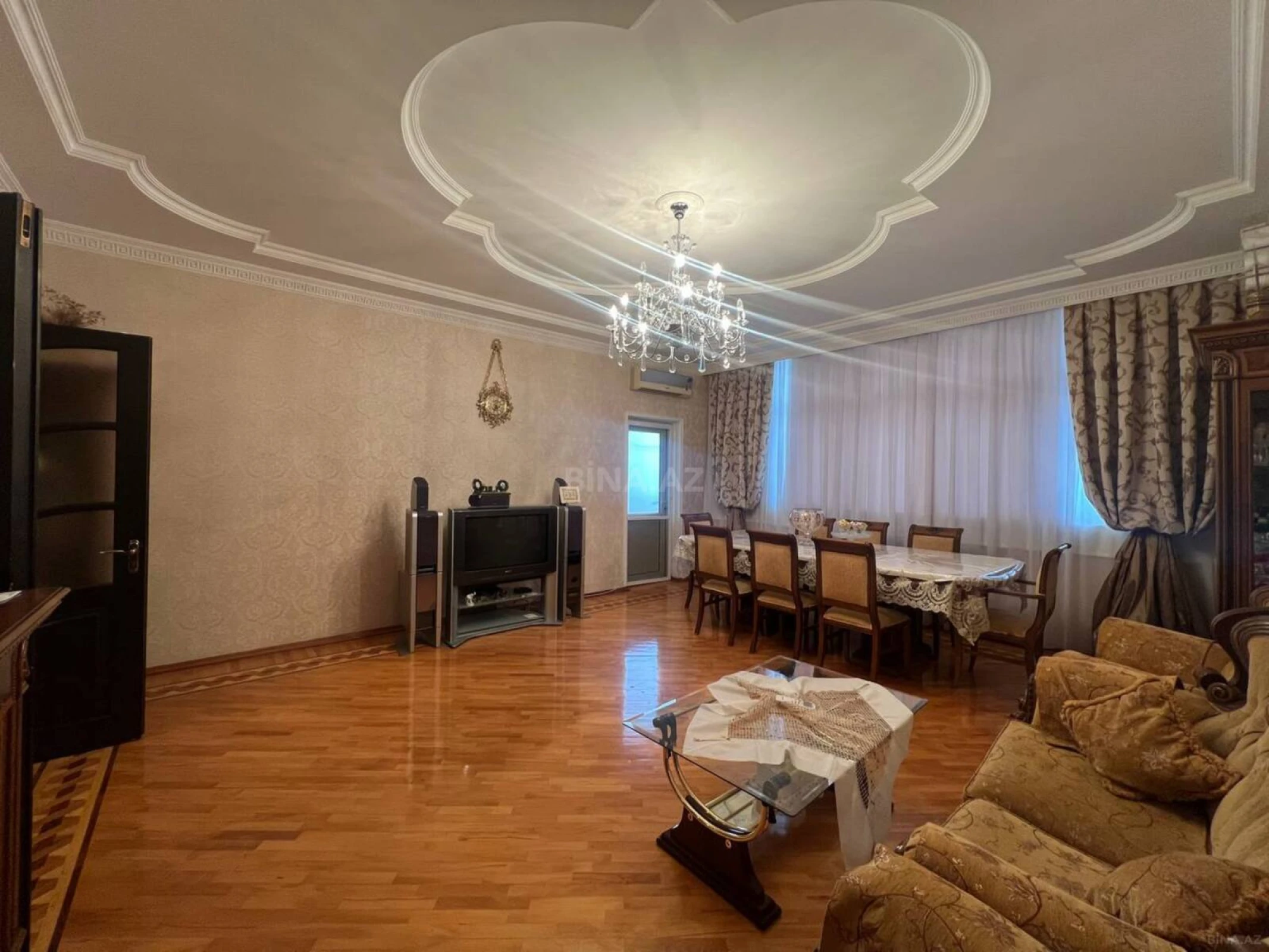 Satılır 3 otaqlı mənzil 135 m²