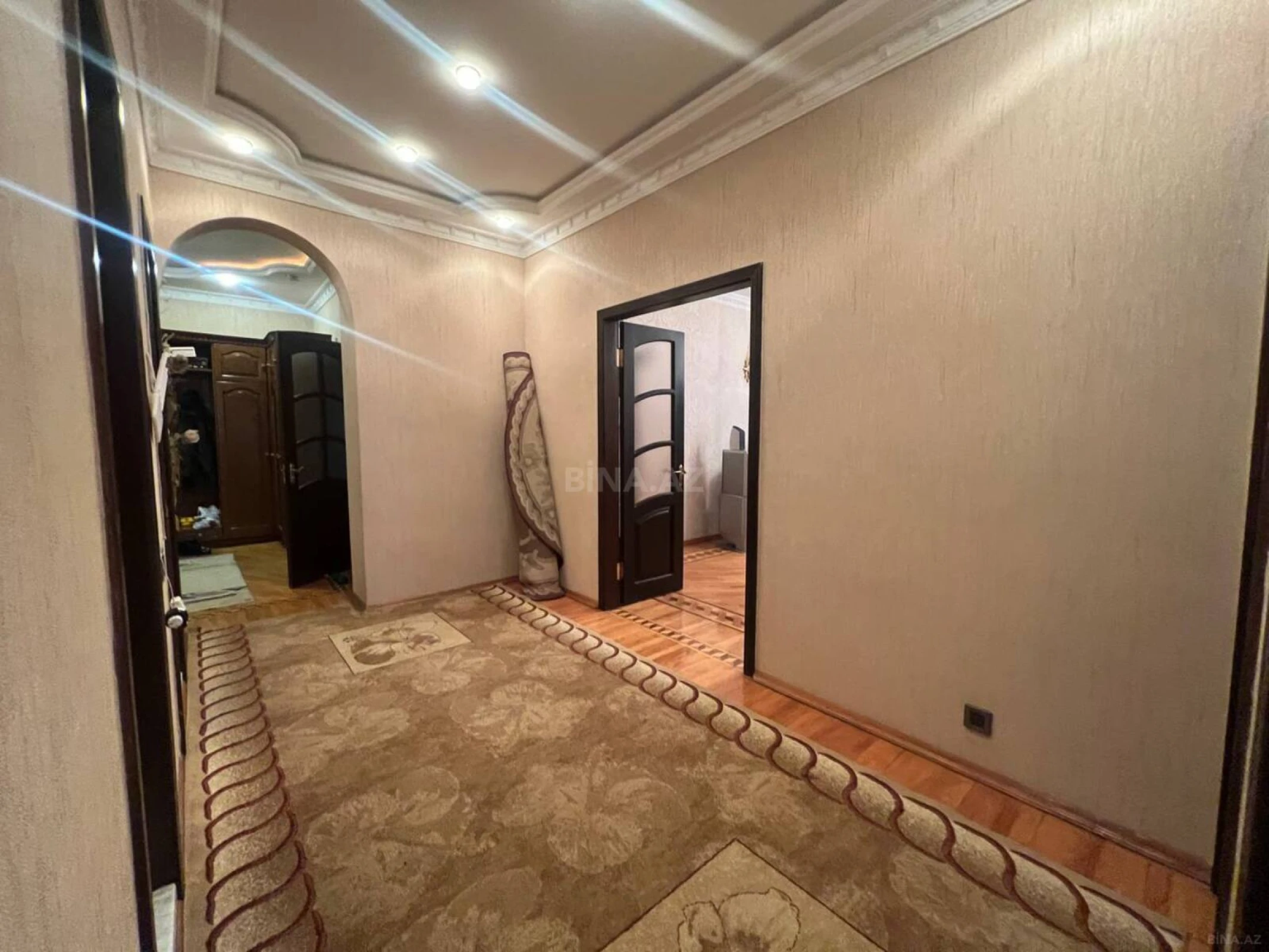 Satılır 3 otaqlı mənzil 135 m²