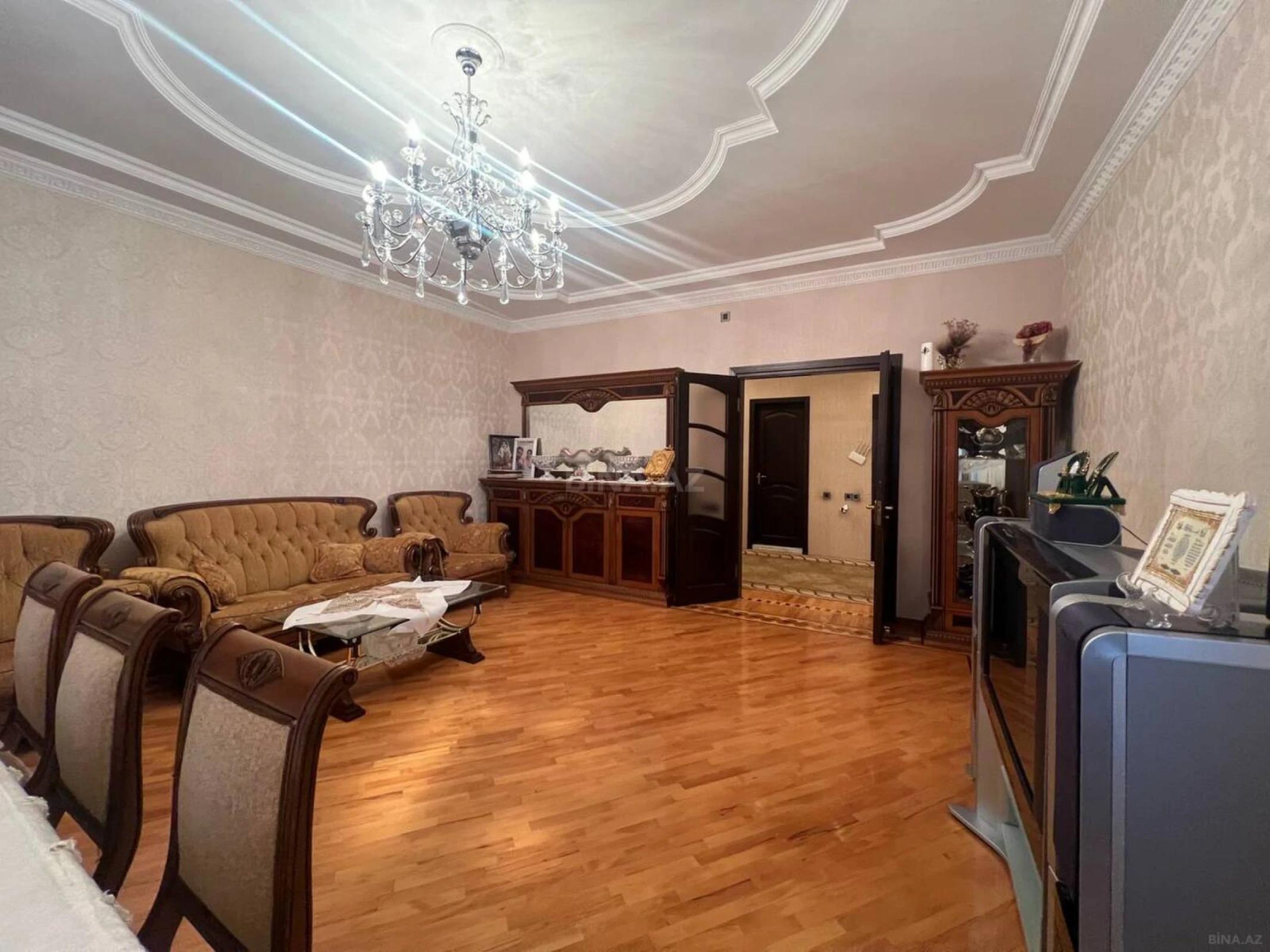 Satılır 3 otaqlı mənzil 135 m²