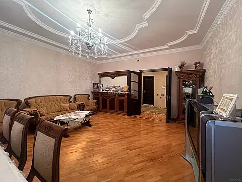 Satılır 3 otaqlı mənzil 135 m²