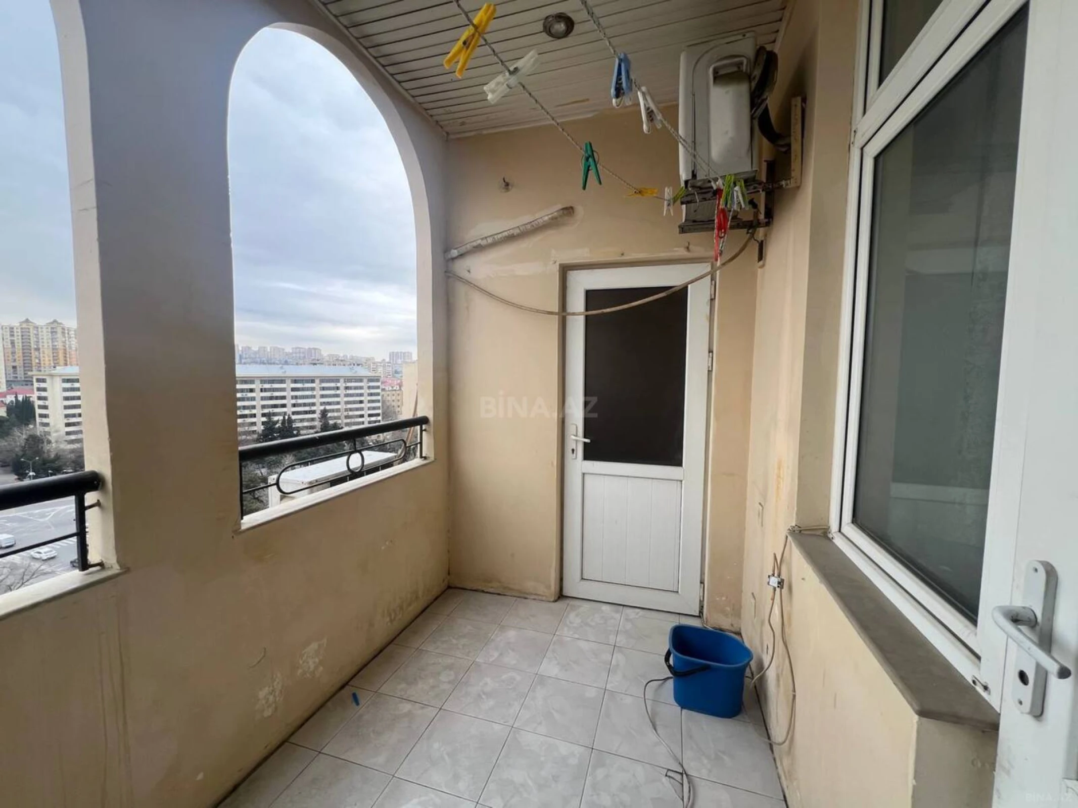 Satılır 3 otaqlı mənzil 135 m²
