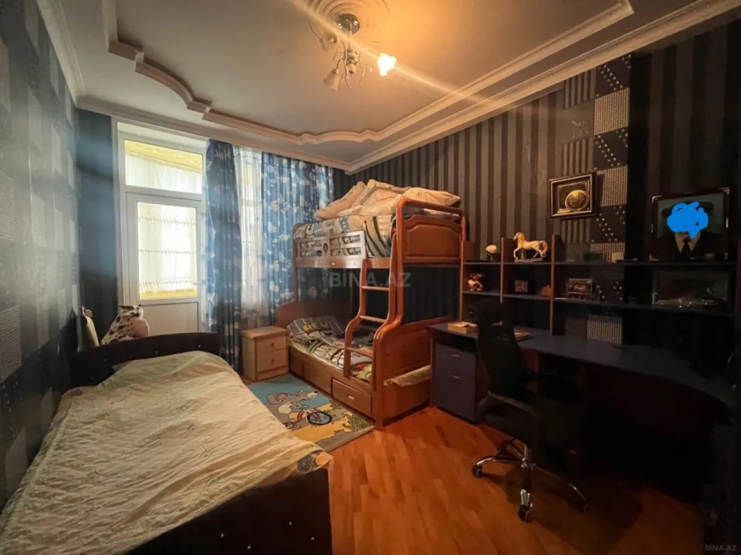 Satılır 3 otaqlı mənzil 135 m²