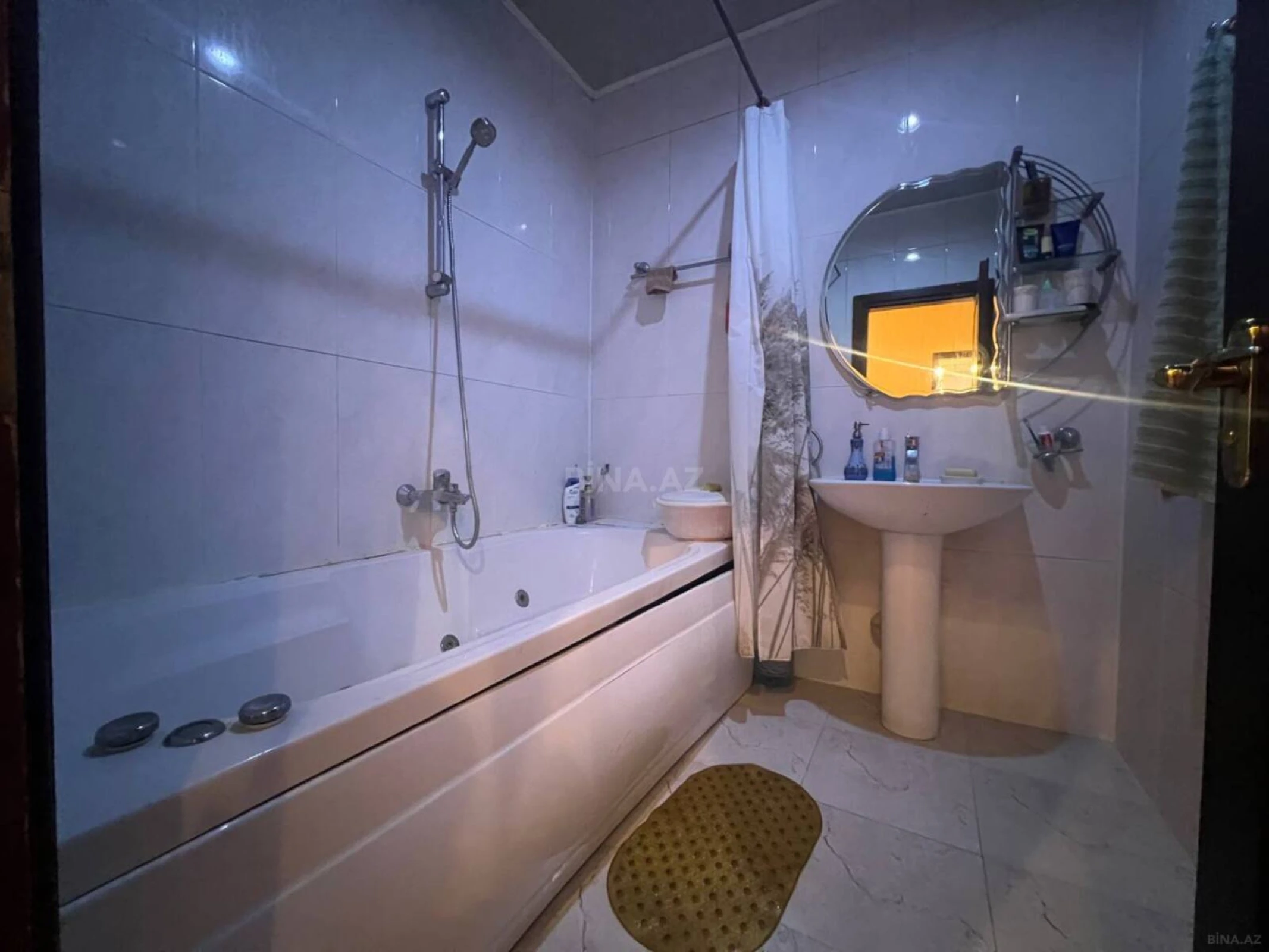 Satılır 3 otaqlı mənzil 135 m²