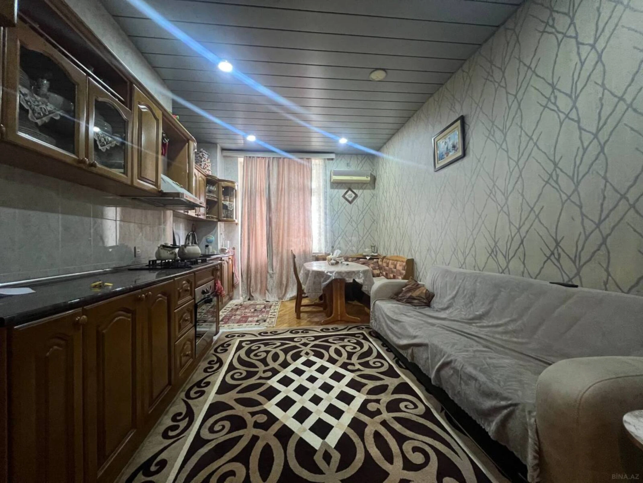 Satılır 3 otaqlı mənzil 135 m²
