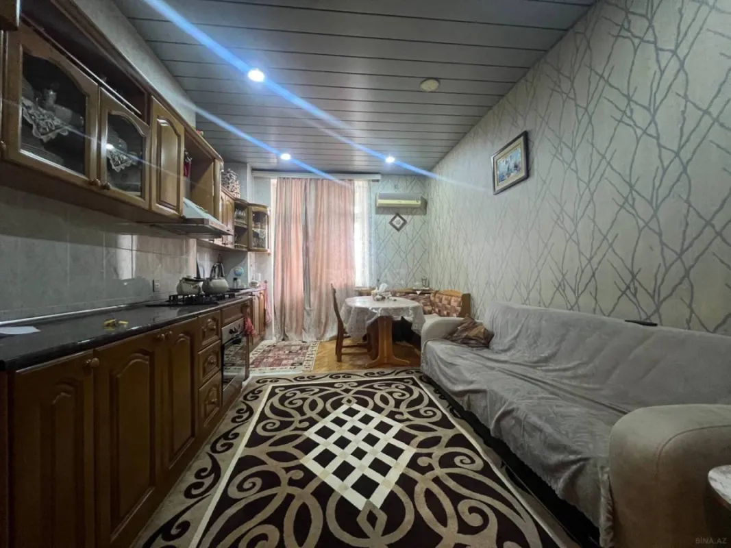 Satılır 3 otaqlı mənzil 135 m²