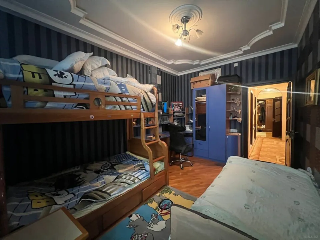 Satılır 3 otaqlı mənzil 135 m²