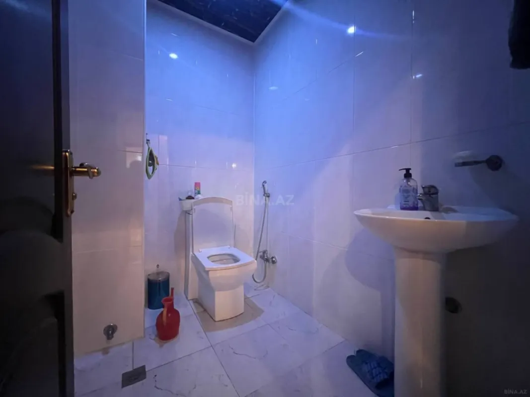 Satılır 3 otaqlı mənzil 135 m²