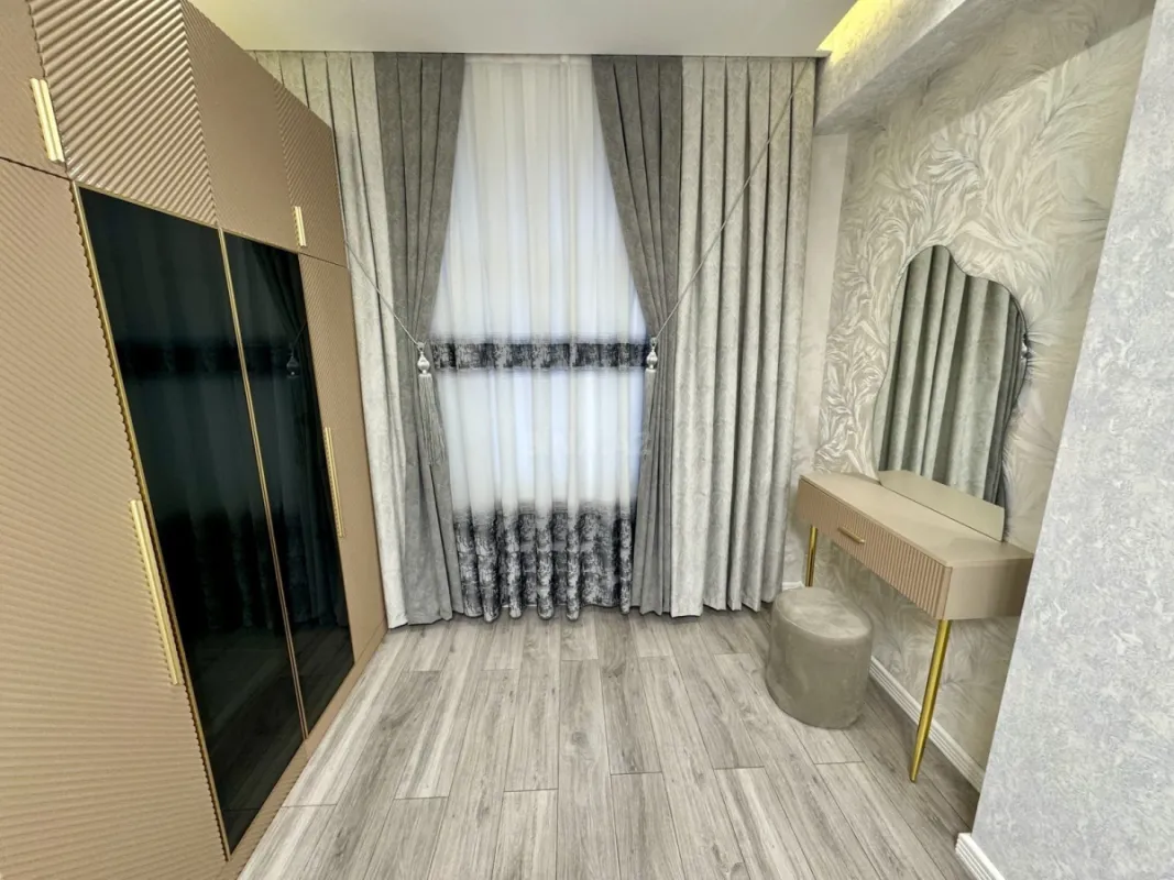Satılır 2 otaqlı mənzil 74 m²