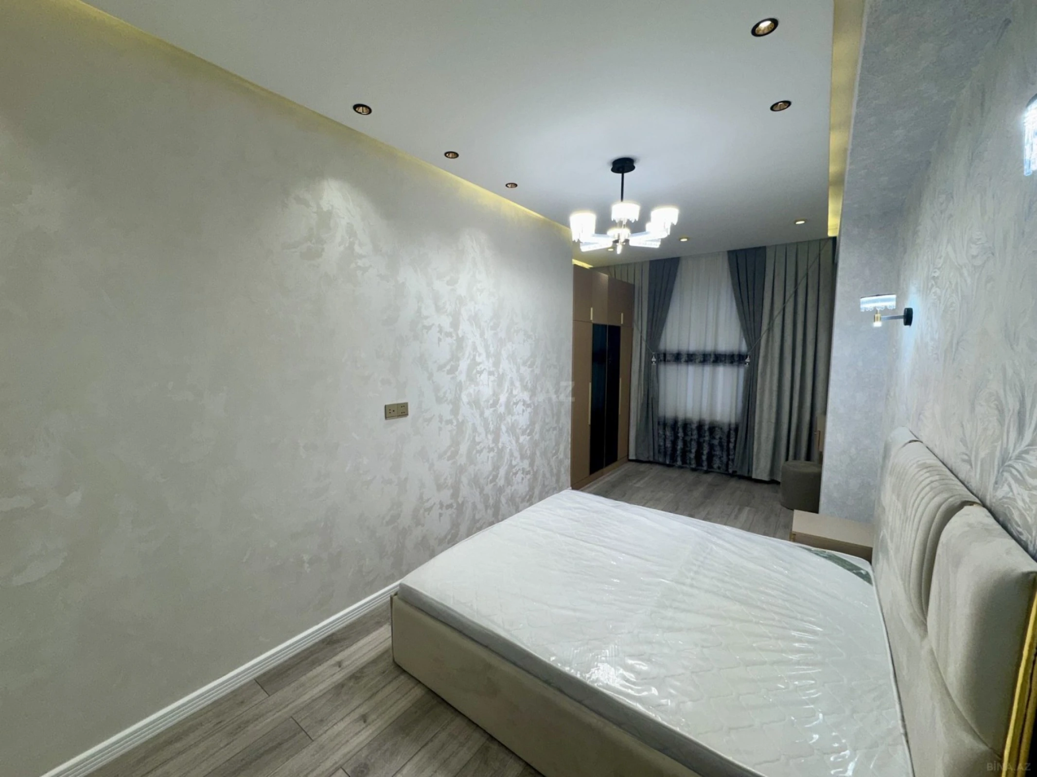 Satılır 2 otaqlı mənzil 74 m²