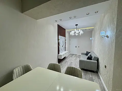 Satılır 2 otaqlı mənzil 74 m²
