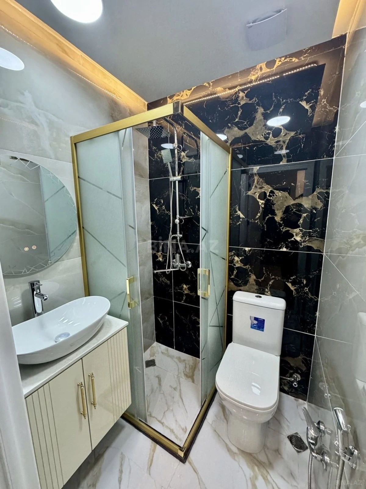 Satılır 2 otaqlı mənzil 74 m²