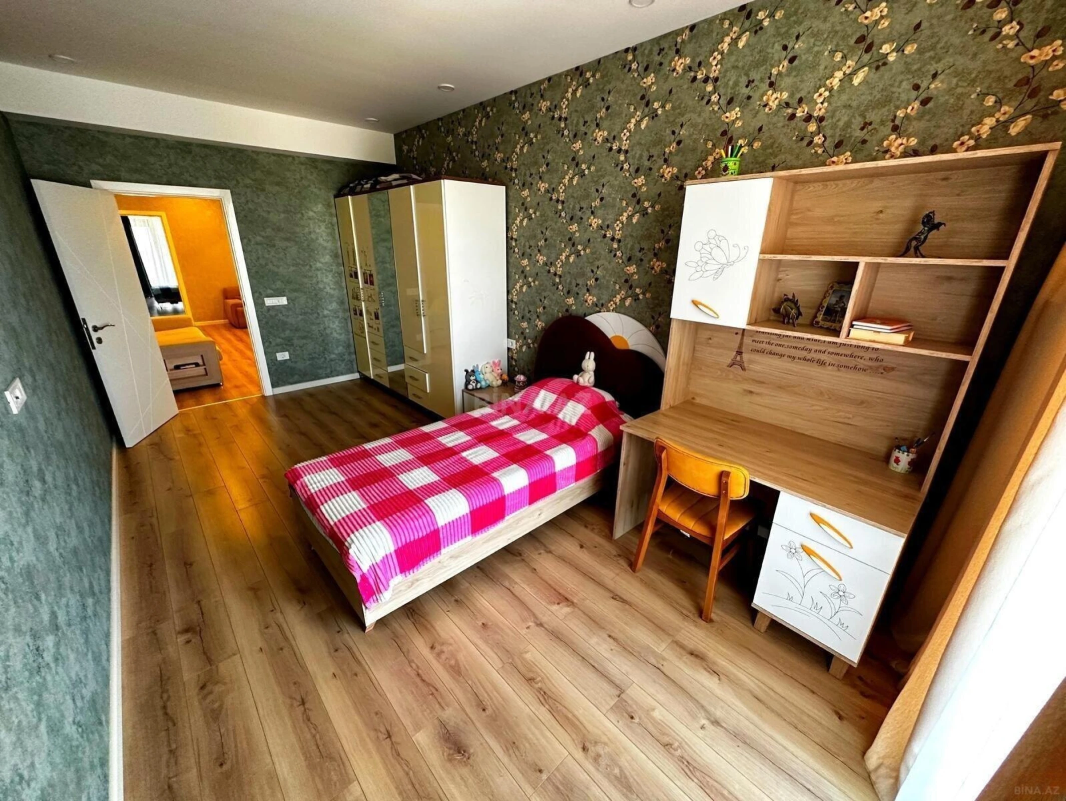 Satılır 4 otaqlı mənzil 127 m²