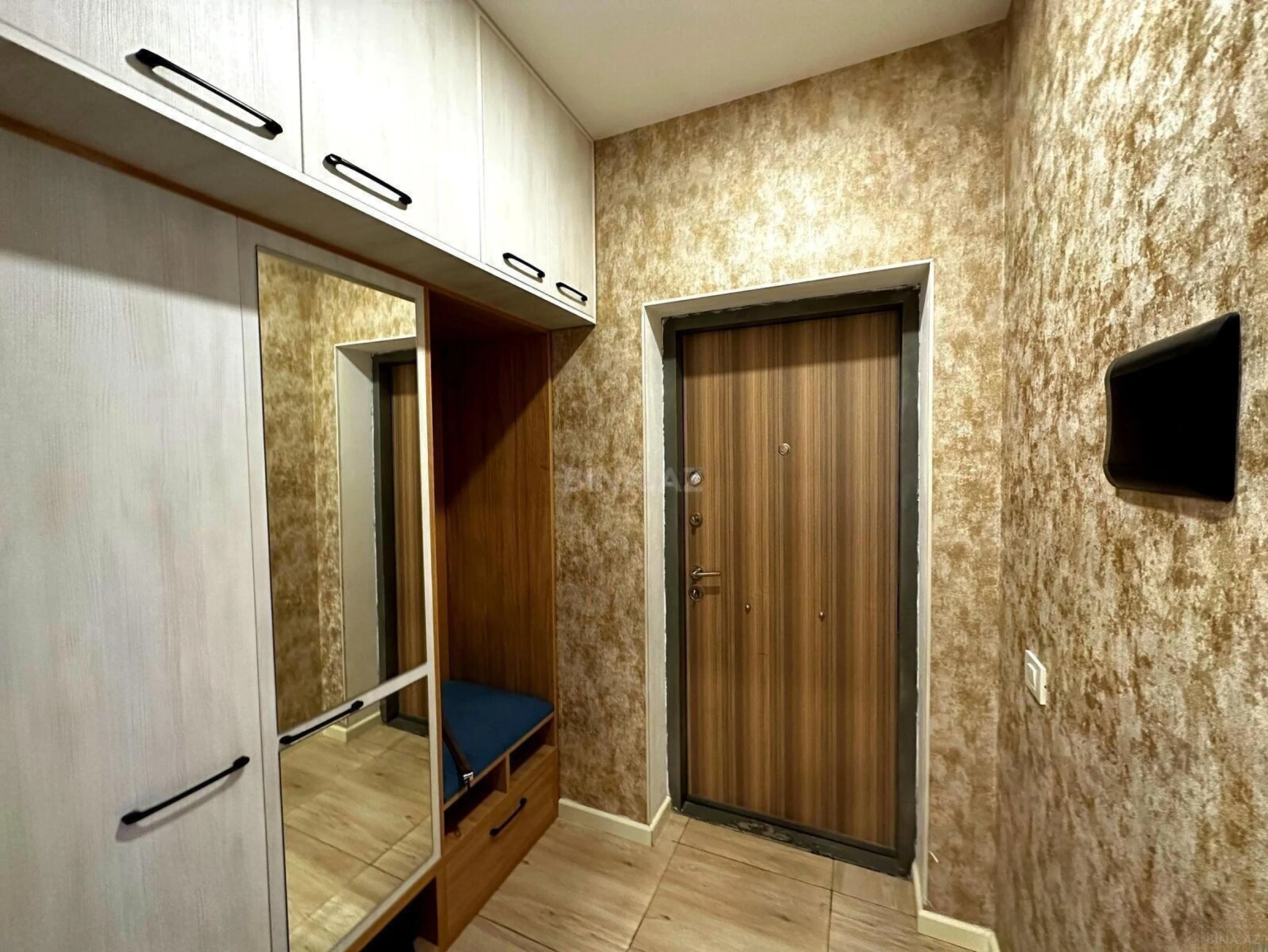 Satılır 4 otaqlı mənzil 127 m²