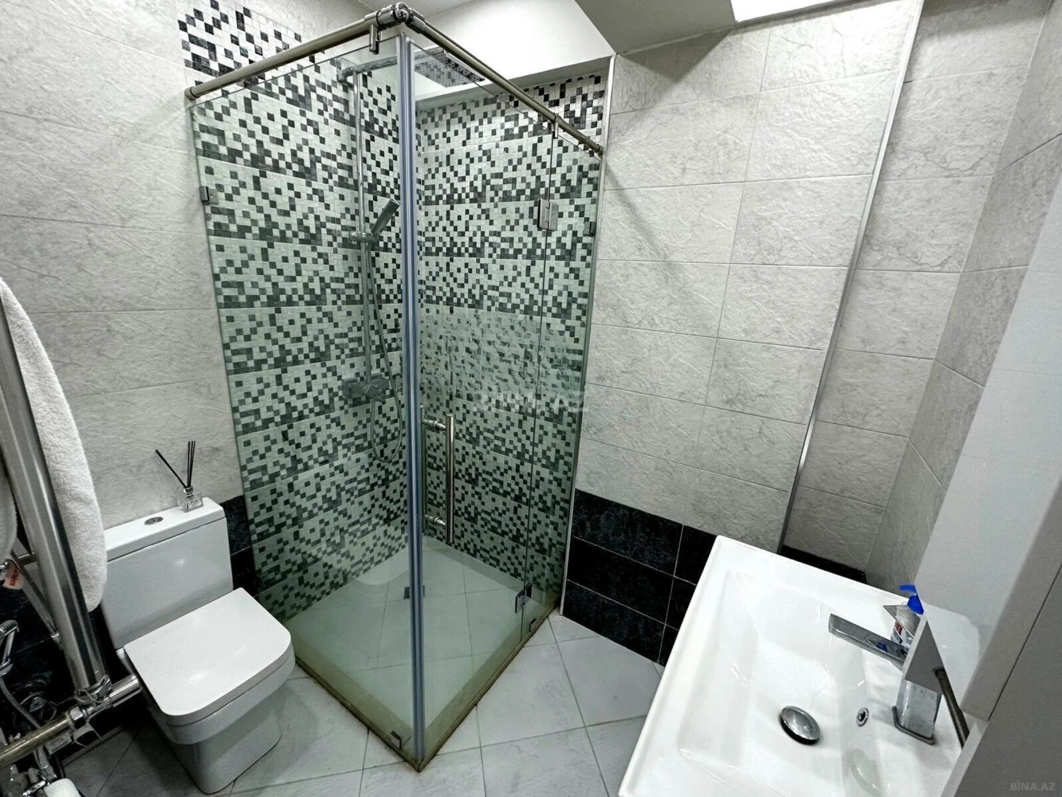 Satılır 4 otaqlı mənzil 127 m²