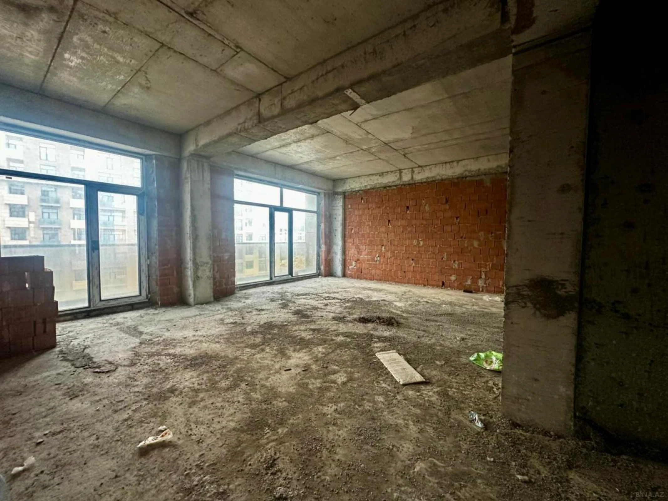 Satılır 4 otaqlı mənzil 157.5 m²