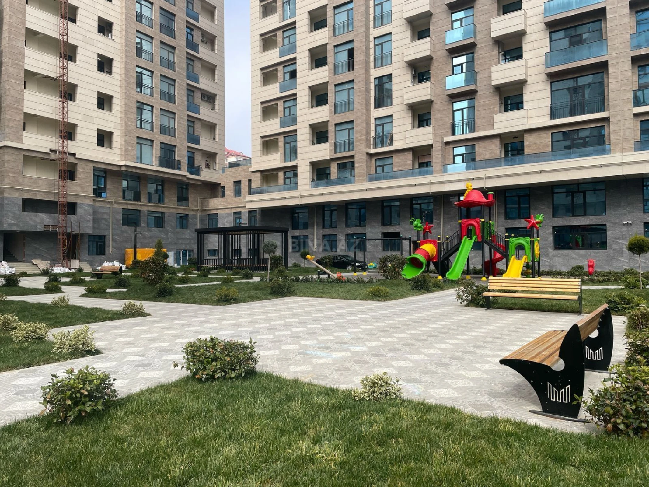 Satılır 4 otaqlı mənzil 157.5 m²
