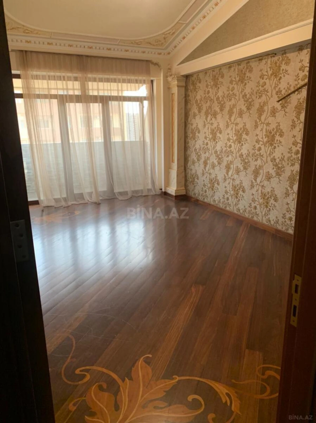 Satılır 6 otaqlı mənzil 400 m²