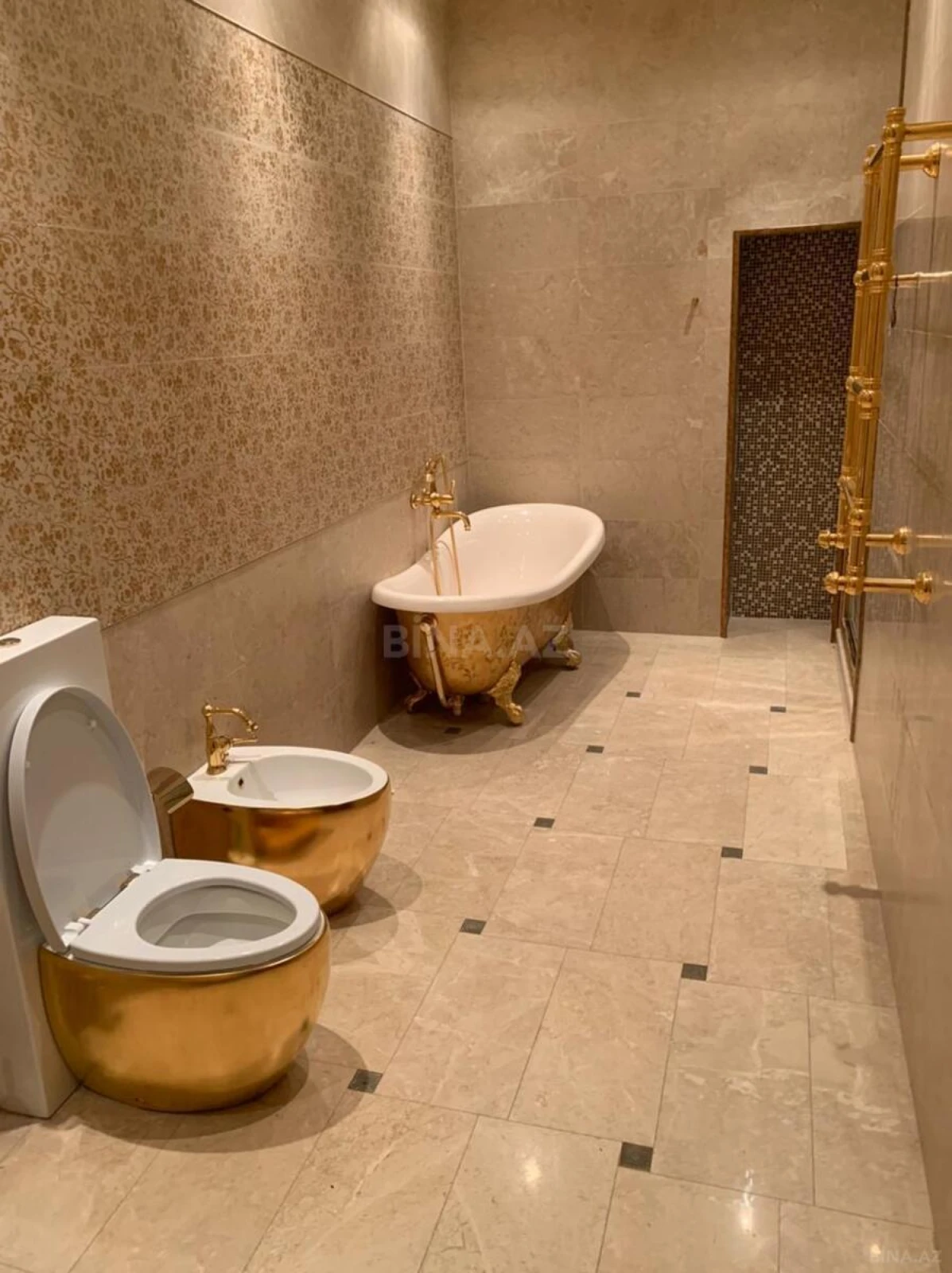 Satılır 6 otaqlı mənzil 400 m²