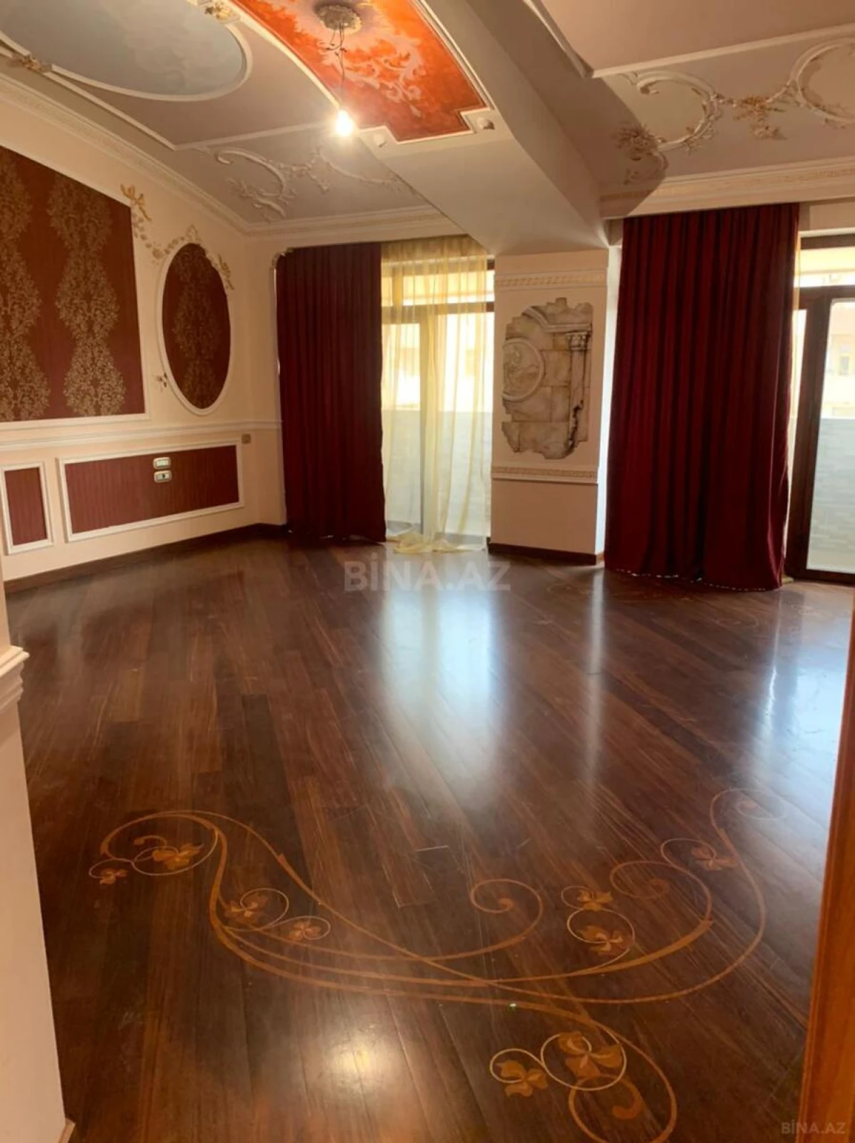 Satılır 6 otaqlı mənzil 400 m²