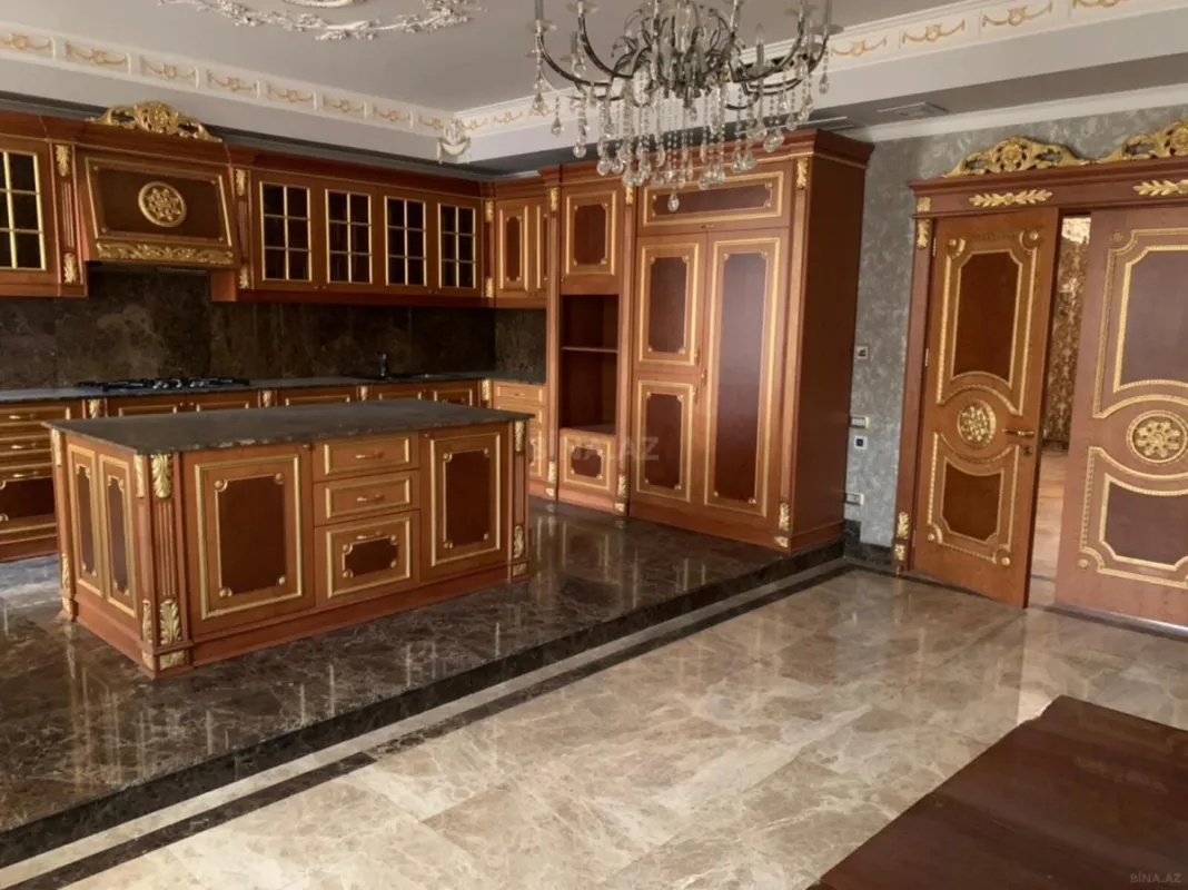 Satılır 6 otaqlı mənzil 400 m²