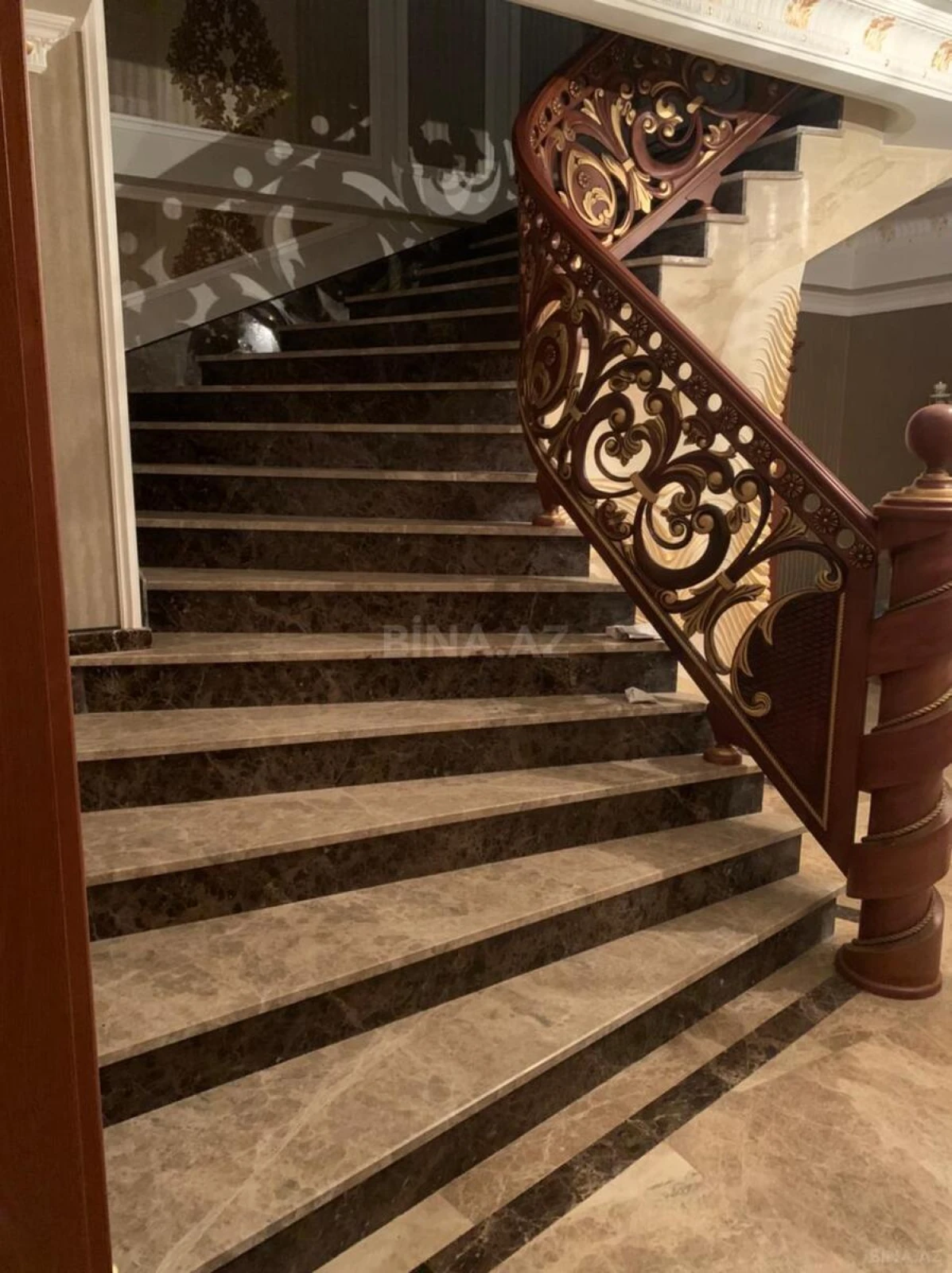 Satılır 6 otaqlı mənzil 400 m²