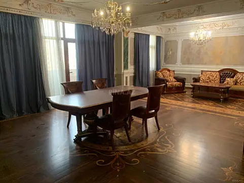 Satılır 6 otaqlı mənzil 400 m²