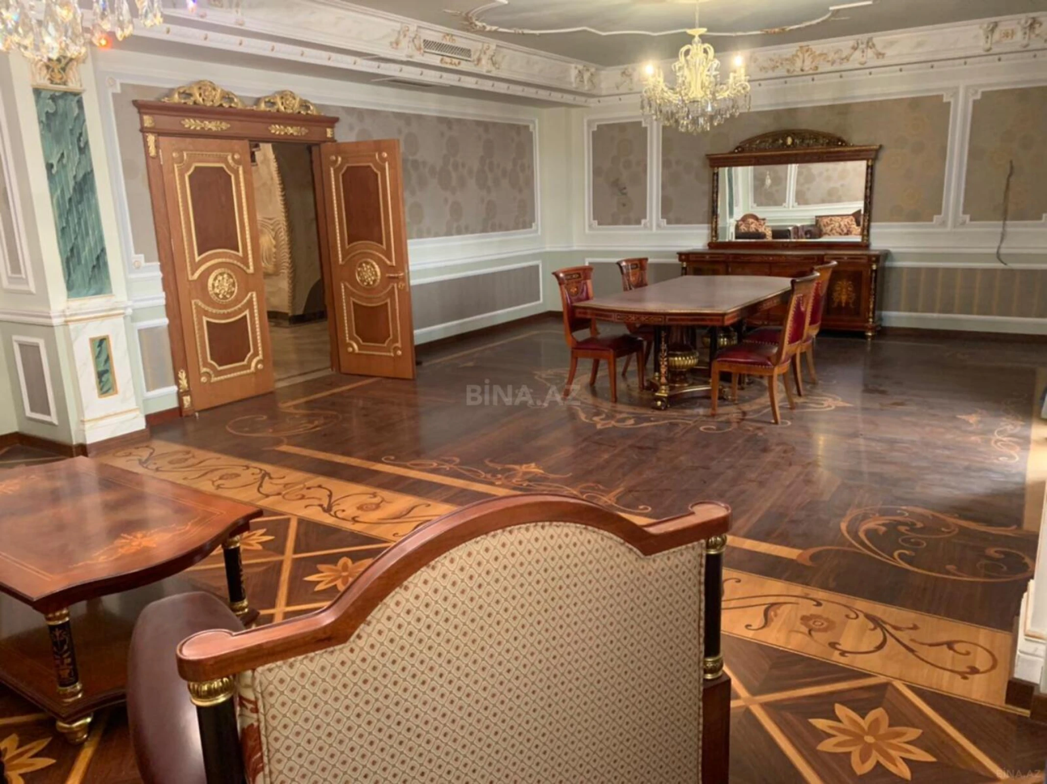 Satılır 6 otaqlı mənzil 400 m²