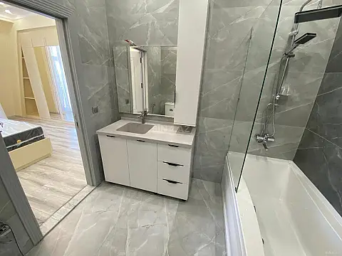 Kirayə verilir 4 otaqlı mənzil 130 m²