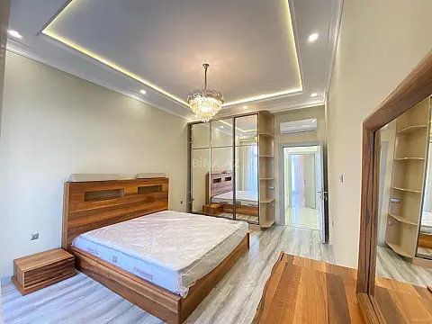 Kirayə verilir 4 otaqlı mənzil 130 m²